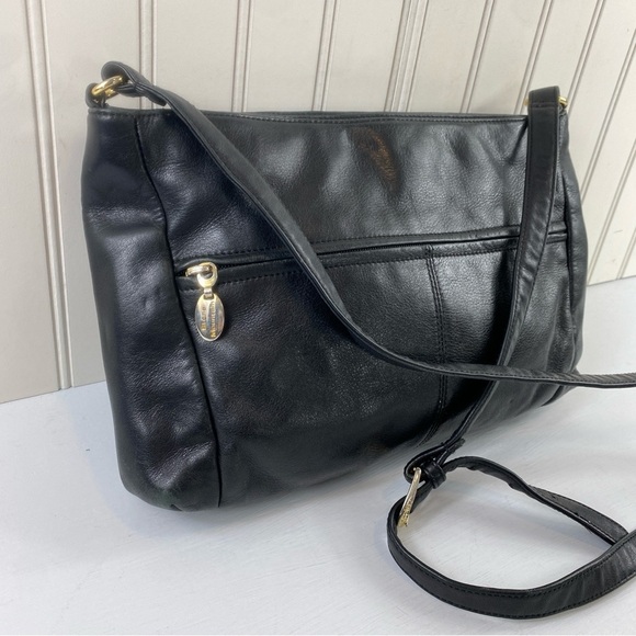 Elegant‎ Black Crossbody Bag with Textured Leather - Picture 3 of 12